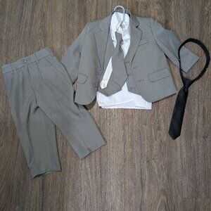 Jewels & Gents Jacket Vest Shirt Tie Pants 5 Pc Suit Size 2T